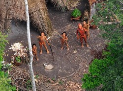 Mengapa Suku-suku Pedalaman Menolak Dunia Luar?