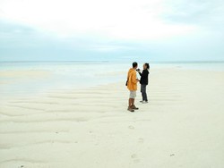 Menikmati Keajaiban Pasir Timbul Derawan