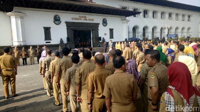 Ungkap Survei Internal, TKN Jokowi: 72% ASN Pilih Prabowo Ungkap Survei Internal, TKN Jokowi: 72% ASN Pilih Prabowo
