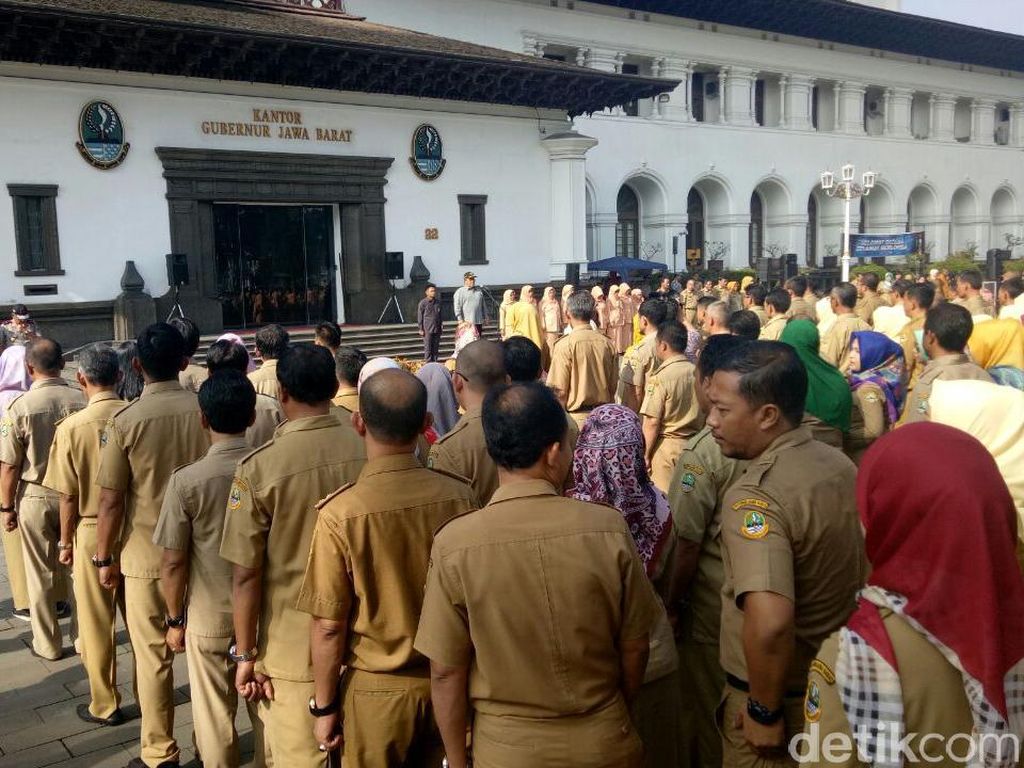 Video: Jam Kerja PNS Berkurang di Bulan Puasa Video: Jam Kerja PNS Berkurang di Bulan Puasa