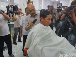 Selain Lulung dan Sandi, Ko Tang Juga Pernah Cukur Jokowi
