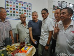 Ngopi di Tak Kie Glodok, Sandiaga Ingin Mengulang Hoki