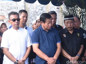 Para Selebriti Hadiri Pemakaman Eko DJ