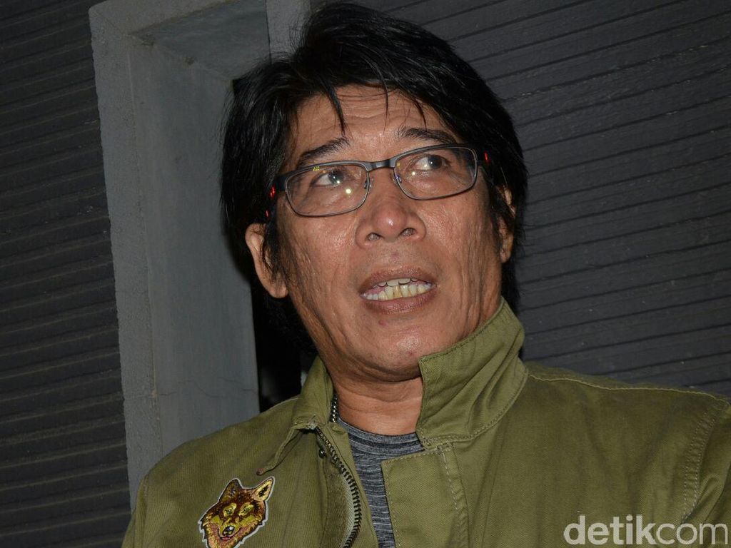 Parto Ikhlas Kehilangan 6 Mobil yang Kebanjiran Parto Ikhlas Kehilangan 6 Mobil yang Kebanjiran