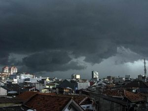 Ini Penyebab Awan Berubah Jadi Gelap saat Akan Hujan