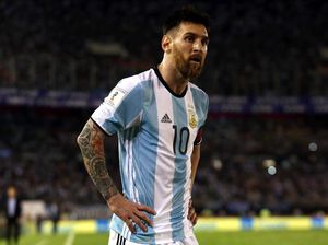 Maradona Sebut Messi Sebenarnya Pantas Dihukum Satu Laga Lagi