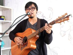 Curhat Adhitia Sofyan Tentang Kejenuhannya pada Gitar