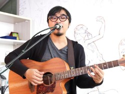 Adhitia Sofyan Berbagi Melankolia Lewat Lets All Pretend to Be Happy