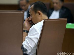 Andi Taufan Tiro Dituntut 13 Tahun Penjara Andi Taufan Tiro Dituntut 13 Tahun Penjara