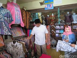 Mampir di Pekalongan, Anies Kunjungi Pasar Pemasok Batik ke Jakarta