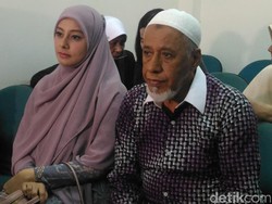 Kenakan Kerudung Ungu, Putri Aisyah Sudah Bulat Menjanda?