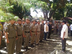 Panwascam Turunkan 50 Spanduk di Cilandak Jaksel