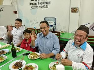Mampir di Cirebon, Anies Baswedan Nostalgia Makan Nasi Lengko