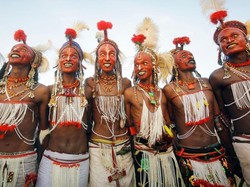 Suku di Afrika yang Punya Kontes Kecantikan Pria