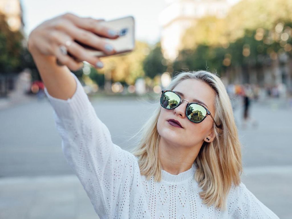 Awas, Sering Selfie Bisa Picu Keriput dan Penuaan Dini