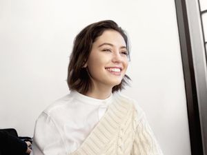 Putri Cantik Jude Law Eksis Jadi Model Burberry Putri Cantik Jude Law Eksis Jadi Model Burberry