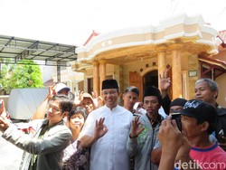 Blusukan di Tegal, Anies Cari Tahu Awal Mula Warteg di Jakarta