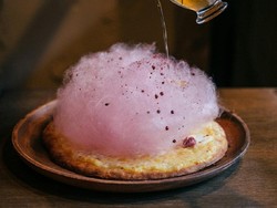 Nyam! Sambut Musim Semi Ada Pizza Topping Bunga Sakura dan Gulali