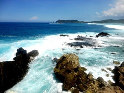 30 Jam Hilang di Lautan, Peselancar Inggris Ditemukan Selamat