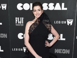 Setelah Emma Watson, Anne Hathaway Mulai Pakai Gaun Ramah Lingkungan