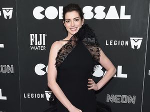 Setelah Emma Watson, Anne Hathaway Mulai Pakai Gaun Ramah Lingkungan Setelah Emma Watson, Anne Hathaway Mulai Pakai Gaun Ramah Lingkungan