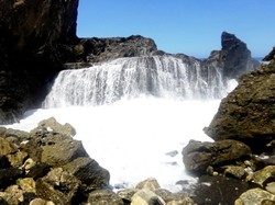 Air Terjun Laut, Fenomena Unik dari Lombok