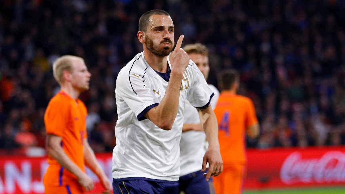 Bonucci jadi rekrutmen penting Milan. Foto: REUTERS/Michael Kooren