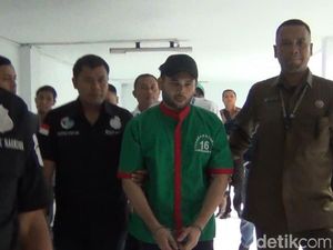Ridho Rhoma Cuma Anggukkan Kepala Usai Jalani Assesment Lagi Ridho Rhoma Cuma Anggukkan Kepala Usai Jalani Assesment Lagi