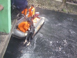Jasad ABG yang Tenggelam di Kali Item Kamayoran Ditemukan