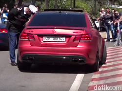 Suara Knalpot Terlalu Bising, Mobil Mewah Ini Ditilang Polisi