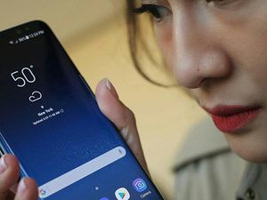 Face Unlock di S8 Cuma Buat Main-main?