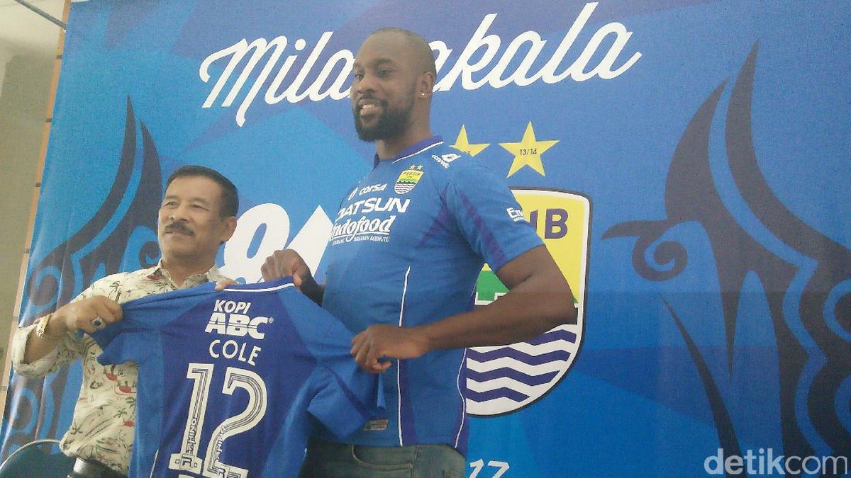 Umuh Muchtar dan Carlton Cole (Baban Ganda Purnama/detikSport)