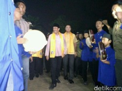 Kenakan Selendang Kuning, Djarot Hadiri Pengajian Golkar