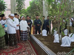 Anies Diskusi soal Jakarta dengan Ulama di Ponpes Attauhidiyah