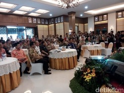 Sopir Taksi Online dan Konvensional Bahas Rapergub di Polda Jatim