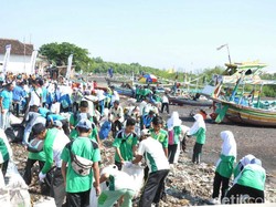 Warga Pasuruan Diajak Tidak Membuang Sampah di Pesisir