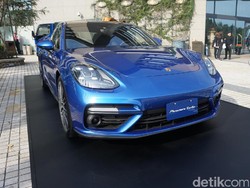 Merasakan 2 Sisi Berbeda Porsche Panamera