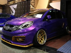 Modif Mobil, Jadi Bisa Main PS4