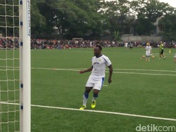 Ada Peluang Essien dan Cole Bisa Main Lawan PS TNI Akhir Pekan Ini