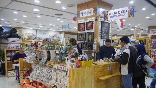 Tempat Favorit Artis Indonesia Belanja Suvenir di Seoul