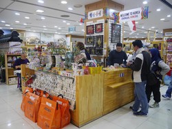 Belanja Oleh-oleh di Korea, Bisa Pakai Uang Rupiah Lho! Belanja Oleh-oleh di Korea, Bisa Pakai Uang Rupiah Lho!