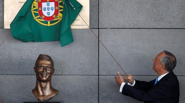 Patung Kocak Cristiano Ronaldo dalam Kenangan