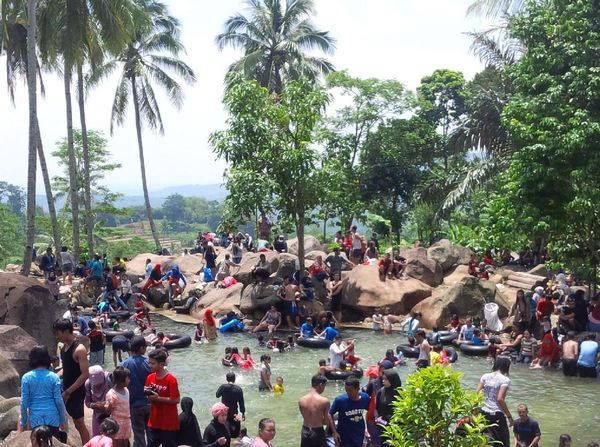 Nggak Bakal Menyesal Wisata Alam di Taman Batu Purwakarta