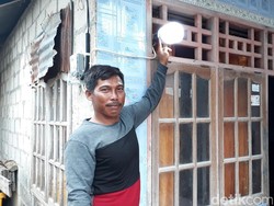 Warga Desa di Tengah Laut Tak Keberatan Bayar Pemasangan Listrik