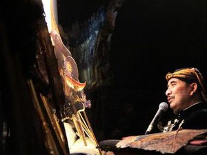 Dalang Kondang Ki Enthus Wafat, Nikita Mirzani Ingat Lolos dari Teror Bom Dalang Kondang Ki Enthus Wafat, Nikita Mirzani Ingat Lolos dari Teror Bom