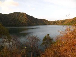 Unik, Pulau Satonda di NTB Punya Danau Air Asin