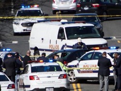 Wanita Tabrak Mobil Polisi di Dekat Gedung Parlemen AS