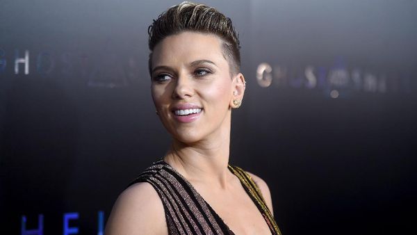 Scarlett Johansson Kaku Kayak Robot