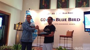 Momen Ketika Go-Jek dan Blue Bird Akur