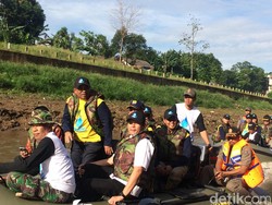 Susuri Sungai Ciliwung, Sumarsono Kaget Lihat Biawak